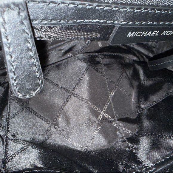 Michael Kors messenger bag - Picture 3 of 3